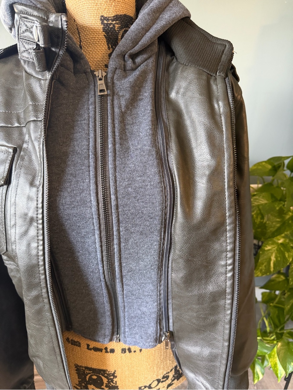 WULFUL Men’s Faux Leather Bomber Jacket. Size S. NWT. - Picture 4 of 5